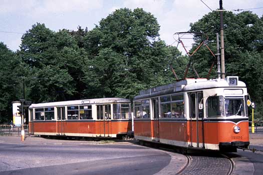 Berlin 218 021 mit Beiwagen an der Bahnhofstraße in Köpenick, 31.5.1991