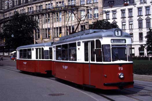 Plauen T2-64 Nr. 79 mit B2-64 Nr. 28, Tunnel, August 1991