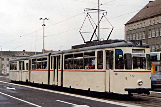 Rostock 713 mit 2x-Beiwagen nahe dem Steintor, 1990